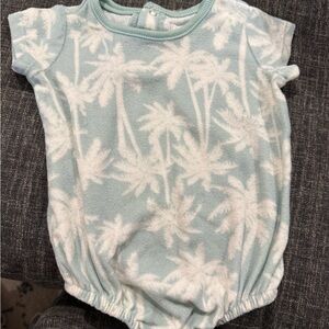 Youth Palm-Print Short Sleeve One-Piece Bodysuit in Light Blue and White